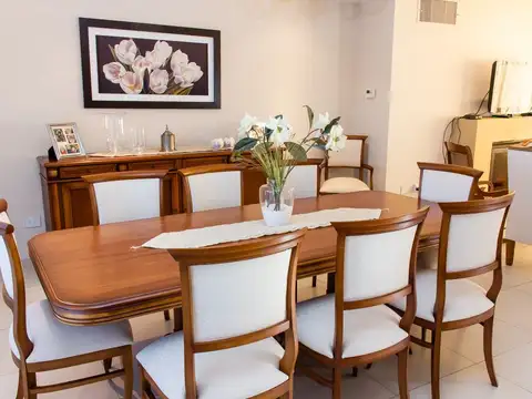 Casa 8 ambientes con 3 baños