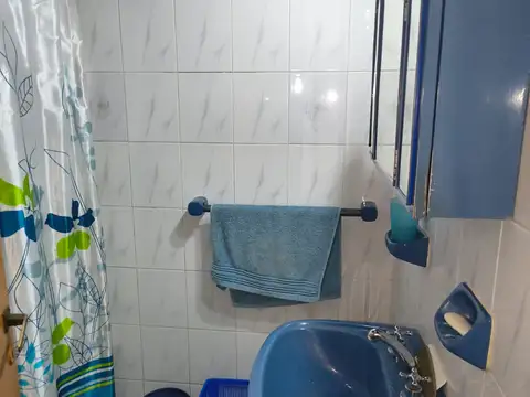 VENTA CASA TRES DORMITORIOS, PATIO, GARAGE, DOBLE INGRESO 481-5308