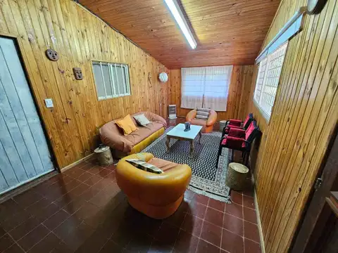Casa 5 ambientes con 2 baños