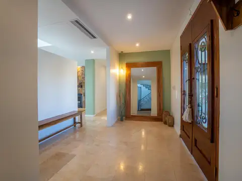 Casa 7 ambientes con 5 baños