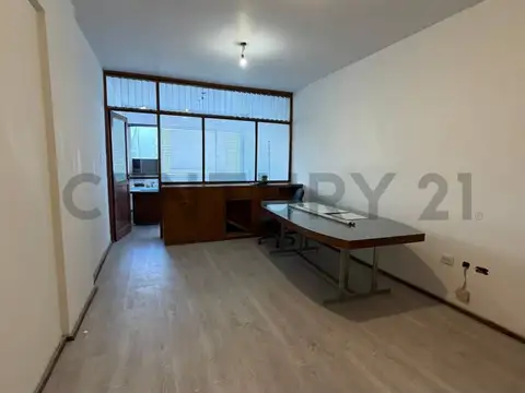 ALQUILER OFICINA TRIBUNALES RECICLADA, URUGUAY ESQUINA CORDOBA