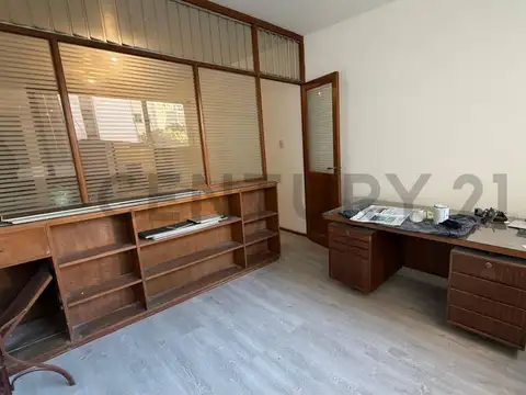 ALQUILER OFICINA TRIBUNALES RECICLADA, URUGUAY ESQUINA CORDOBA