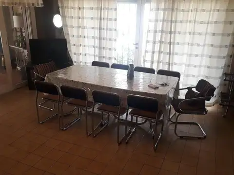 CHALET 4 AMB CON PATIO Y COCHERA LAS AVENIDAS