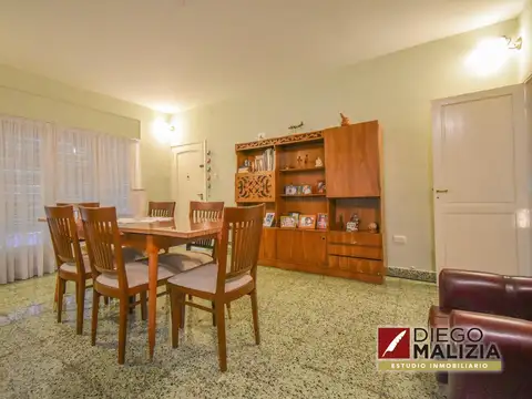 Venta casa tres ambientes en Lomas de Zamora con jardín