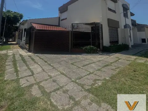 Casa en venta - 2 Dormitorios 2 Baños - Morón