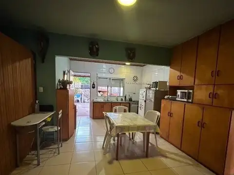 Casa en Venta con 3 cocheras