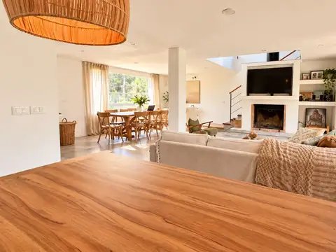 Casa 5 ambientes con 3 baños