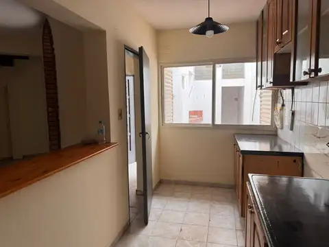 Casa 8 ambientes con 2 baños