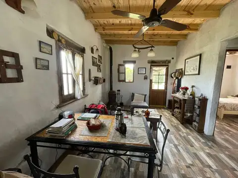 VENTA CASA 3 AMB EN BARRIO LOS CARDOS
