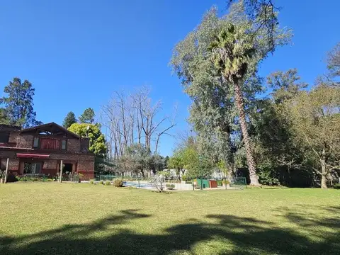 Casa 6 ambientes con 5 baños