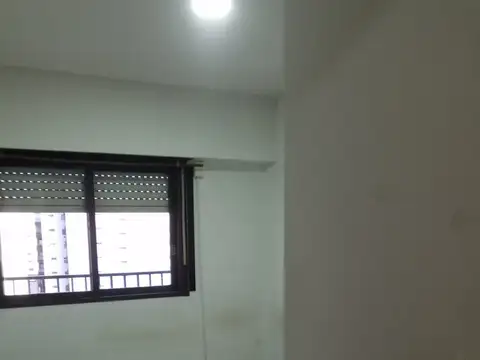 DEPARTAMENTO 3 AMBIENTES. BALCÓN CORRIDO AL FRENTE. ALSINA 193 PISO 9B AVELLANEDA