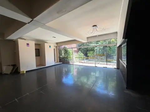 Excelente Local - actual salon de eventos, GYM o Concesionarias- 1600 m2 - Berazategui