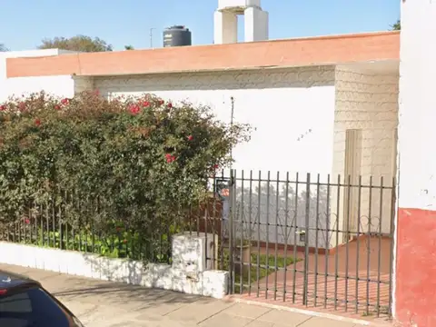 VENTA CASA 3 DORMITORIOS EN BARRIO SAN MARTIN