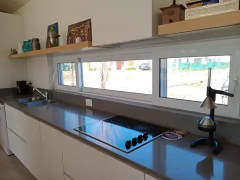 Casa 4 ambientes con 2 baños