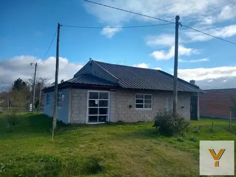 Casa en venta - 2 dormitorios 2 baños - 295mts2 - Coronel Brandsen