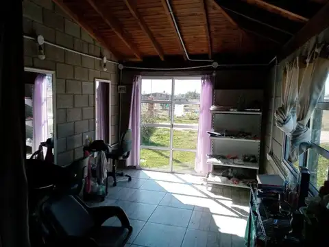 Casa en venta - 2 dormitorios 2 baños - 295mts2 - Coronel Brandsen