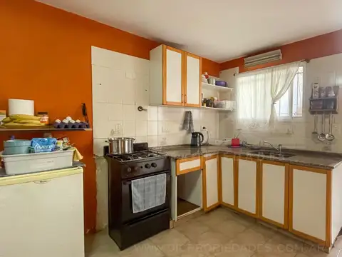 Casa 5 ambientes con 2 baños