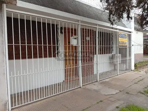 Casa en Alquiler en San Antonio de Padua, $ 690.000