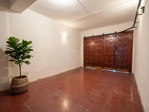Casa en Alquiler con 2 cocheras