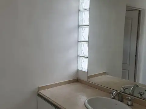 Los Quebrachos III, sobre Av. Aguada de Pueyrredon