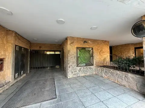 VENTA COCHERA FIJA Y CUBIERTA- SEGURIDAD 24HS. PORTON AUTOMATIZADO CON CONTROL REMOTO- COMODA CIRCULACION-POSIBLE FINANCIACION 