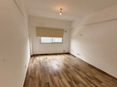 EXCELENTE MONOAMBIENTE EN 4° PISO.