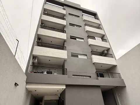 EXCELENTE MONOAMBIENTE EN 4° PISO.