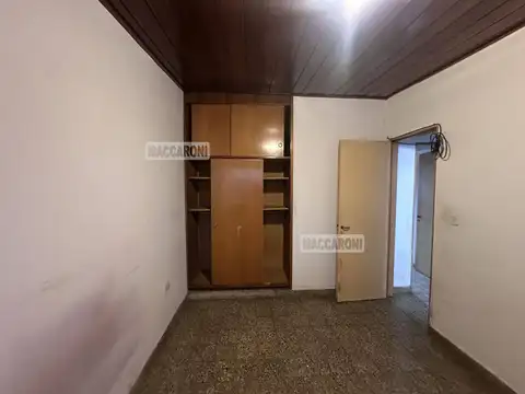 Depto Tipo Casa en Alquiler en Lomas del Mirador, $ 680.000