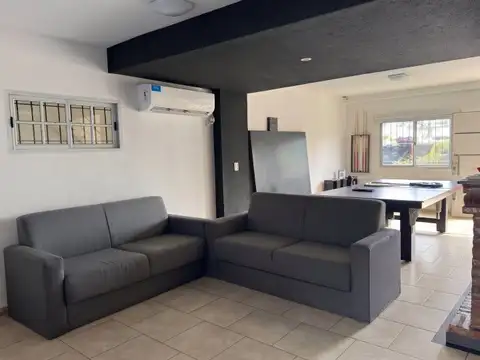 Casa 7 ambientes con 2 baños