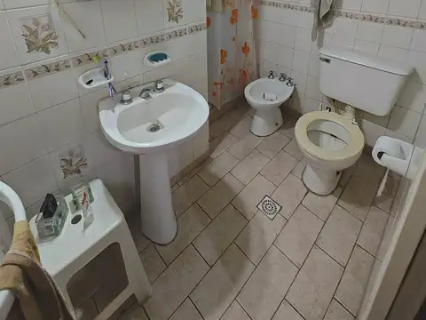 Casa 4 ambientes con 5 baños