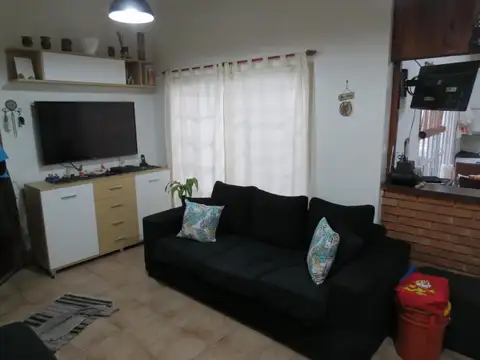 Depto Tipo Casa en Venta en Piñeyro, USD 110.000