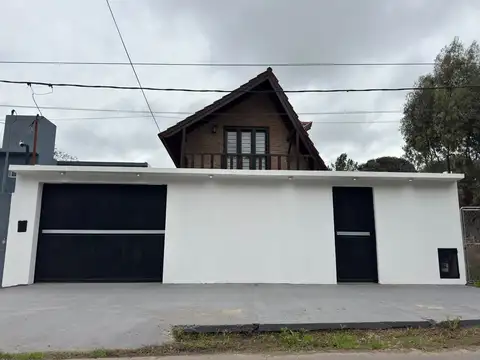 Casa En Venta City Bell 2 Dormitorios, 2 Baños Ventilación Cruzada. Quincho C/cocina, Baño Y Cuarto De Juego.