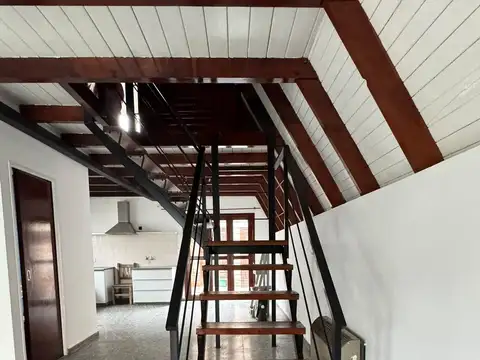 Casa En Venta City Bell 2 Dormitorios, 2 Baños Ventilación Cruzada. Quincho C/cocina, Baño Y Cuarto De Juego.