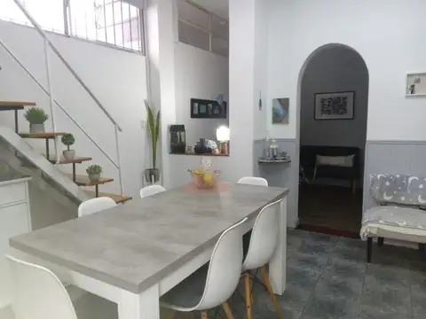 Depto Tipo Casa 4 ambientes con 2 baños