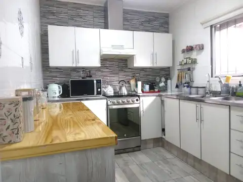 Excelente PH  de 3 amb mas escritorio -C/Patio en Villa Pueyrredon - S/EXPENSAS