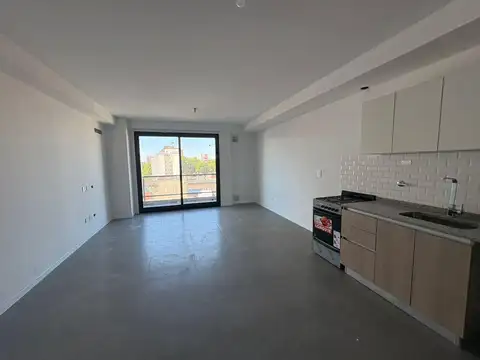 Departamento monoambiente con cochera en alquiler / Floresta.  6B