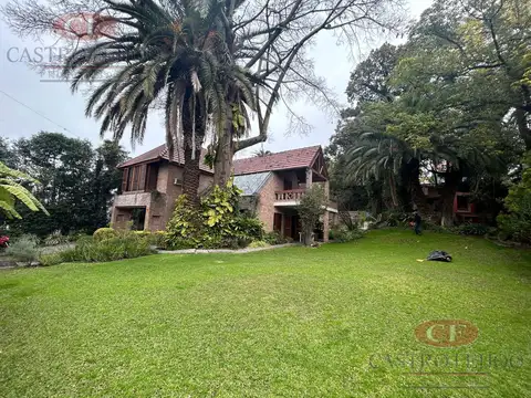 Casa 5 ambientes con 2 baños