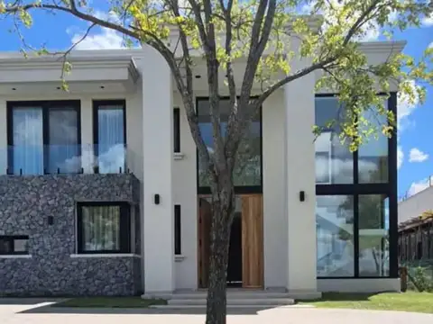 Casa en Alquiler de 4 dormitorios