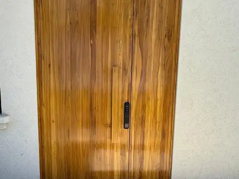 Casa 6 ambientes con 5 baños