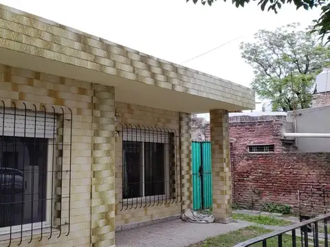 Casa 3 ambientes con cochera