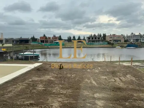 Casa en Venta con 8 cocheras