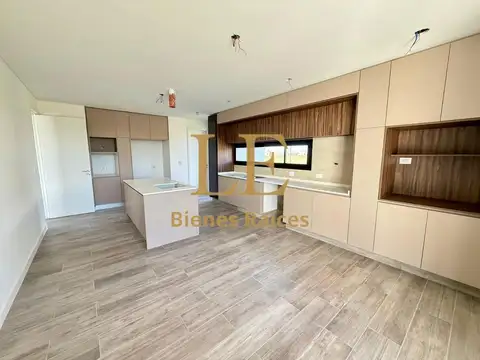 Casa en Venta con 8 cocheras