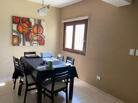 Casa 5 ambientes con 2 baños