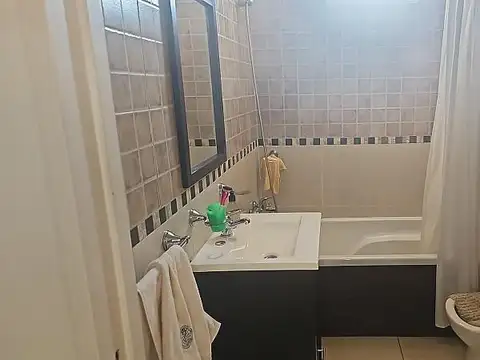Casa 5 ambientes con 4 baños