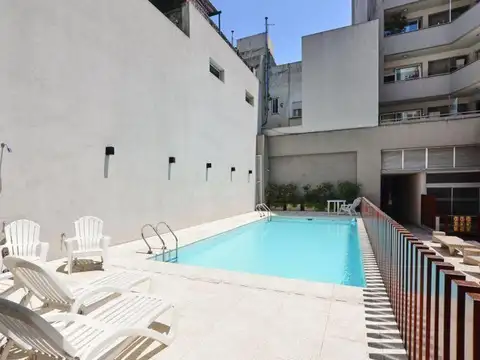 Monoambiente con balcón y amenities en piso 9