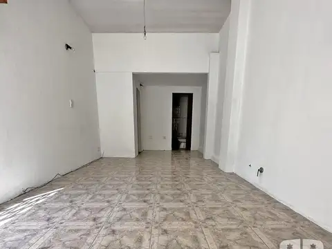 CASA DE PASILLO EN ARROYITO OPORTUNIDAD!