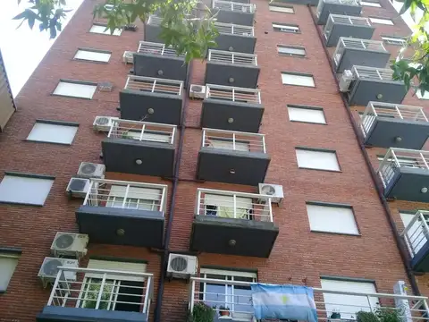 VENTA SEMIPISO EN PB 140 MTS/ JARDIN APTO PROFESIONAL MORON