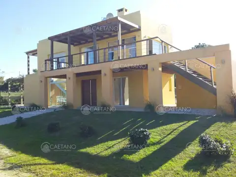 Casa en Alquiler Temporal en Punta Piedras, USD 12.000