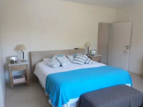 Casa en Alquiler Temporal con 2 cocheras