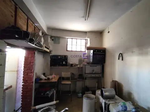 Avenida General Enrique Mosconi 900